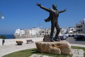11o Dia - domenicomodugno_estatua